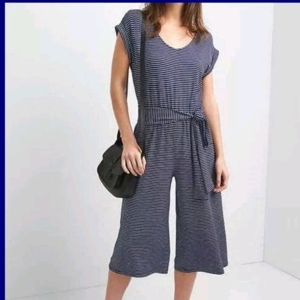 GAP - Navy Blue and White Stripped Romper XS